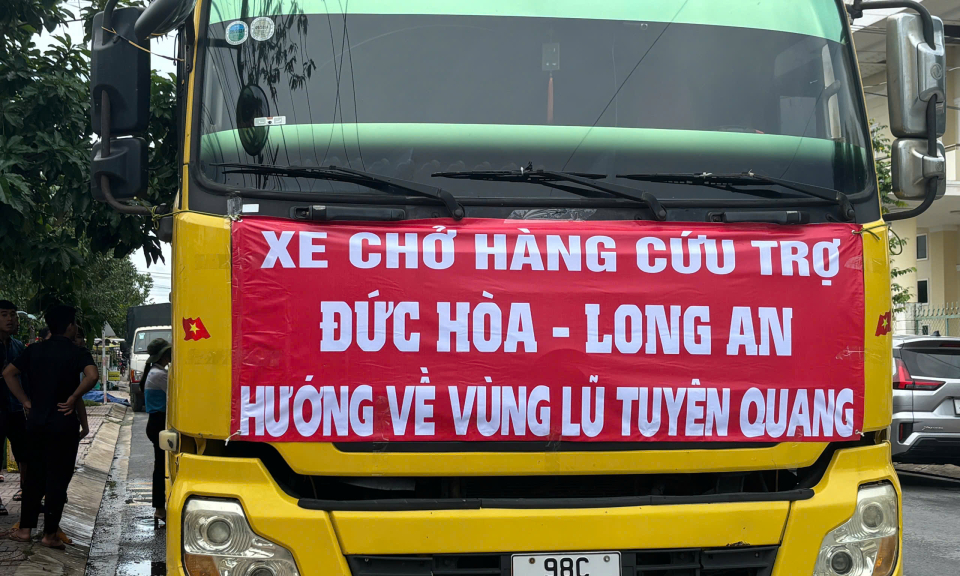 Đức Hòa: Chuyến xe nghĩa tình hướng về người dân miền Bắc bị ảnh hưởng bão, lũ