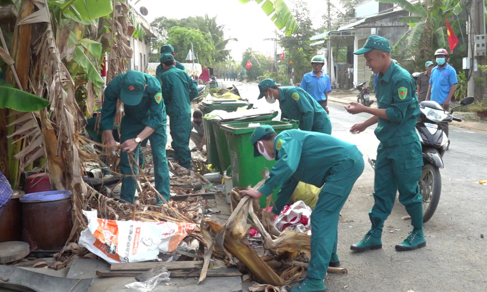 Bí thư Huyện ủy Tân Hưng làm việc với Đảng ủy thị trấn