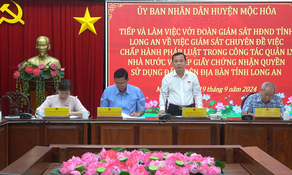 Đoàn giám sát HĐND tỉnh giám sát việc chấp hành pháp luật trên lĩnh vực đất đai tại huyện Mộc Hóa