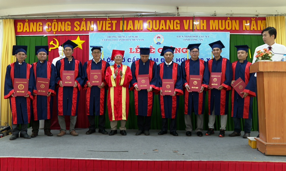 Bế giảng lớp Sơ cấp Giám đốc hợp tác xã
