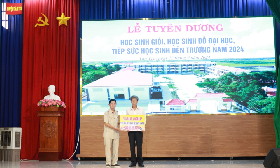 Tân Trụ tuyên dương học sinh giỏi, học sinh đỗ Đại học, tiếp sức học sinh đến trường năm 2024