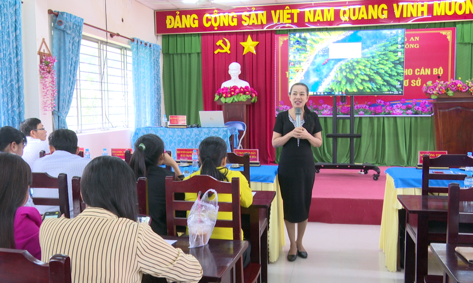 Thạnh Hóa tập huấn công tác thông tin cơ sở