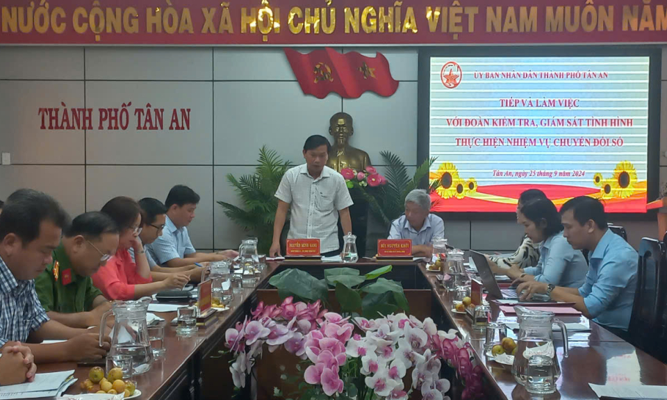 Kiểm tra công tác chuyển đổi số tại thành phố Tân An