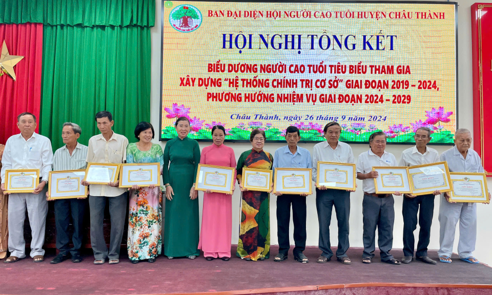 Châu Thành biểu dương người cao tuổi xây dựng “Hệ thống chính trị cơ sở”