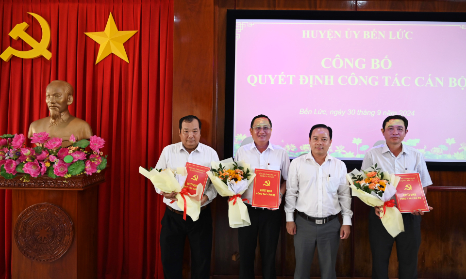 Huyện ủy Bến Lức công bố quyết định công tác cán bộ