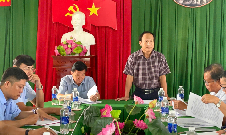 Bí thư Huyện ủy Tân Hưng làm việc với xã Vĩnh Bửu