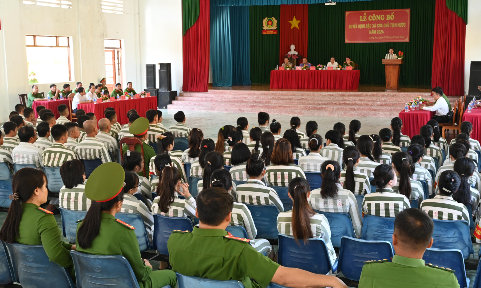 Trại giam Long Hòa công bố quyết định đặc xá của Chủ tịch nước