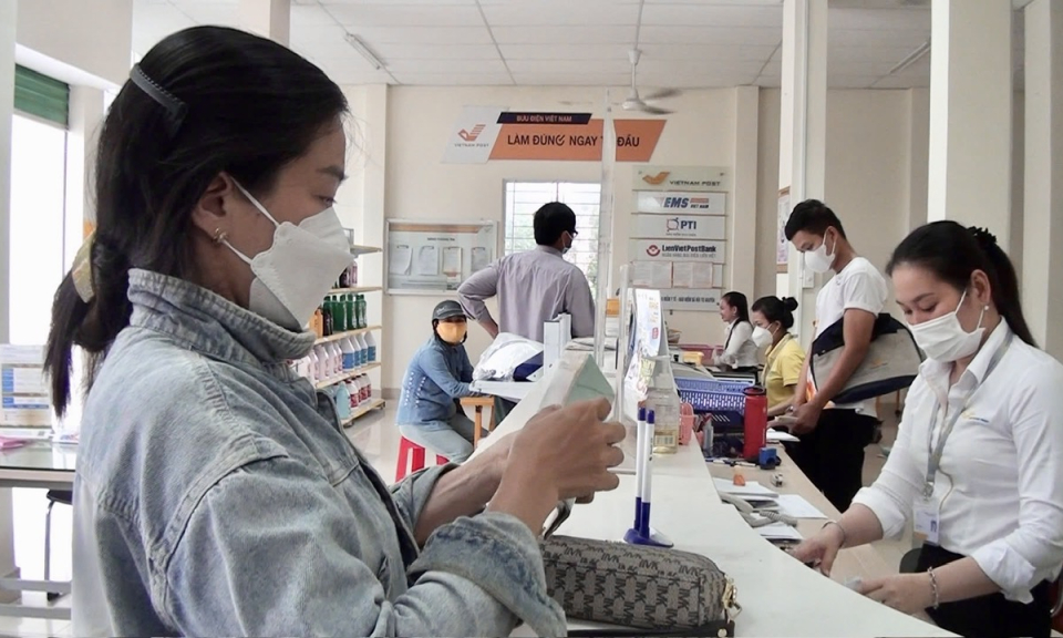 Tân Hưng trên 96% dân số tham gia bảo hiểm y tế