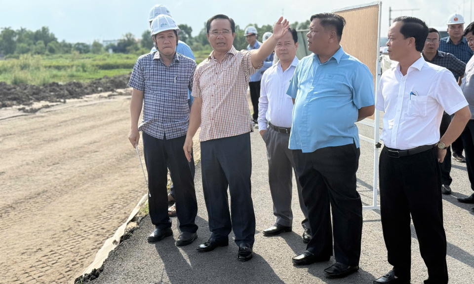 Bí thư Tỉnh uỷ Long An: "Bến Lức phải nghiêm túc quán triệt tinh thần chủ động, dám nghĩ, dám làm"