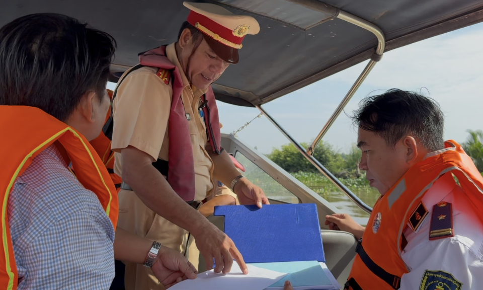 Long An kiểm tra an toàn luồng tuyến giao thông thuỷ