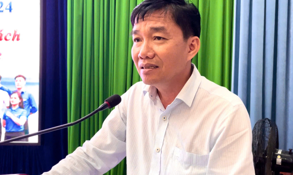  Chủ tịch UBND huyện Tân Hưng đối thoại với thanh niên