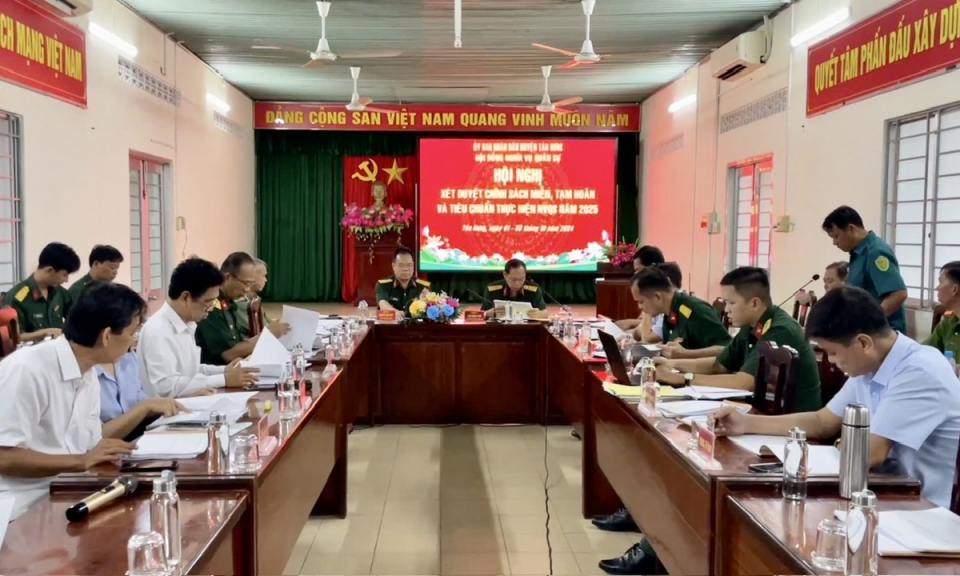 Tỉnh kiểm tra công tác xét duyệt Nghĩa vụ quân sự năm 2025 tại Tân Hưng