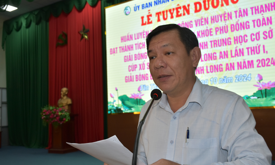 Tân Thạnh tuyên dương huấn luyện viên, vận động viên đạt thành tích trong thể thao