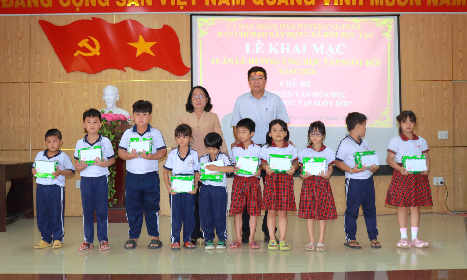 Cần Đước khai mạc “Tuần lễ hưởng ứng học tập suốt đời năm 2024”