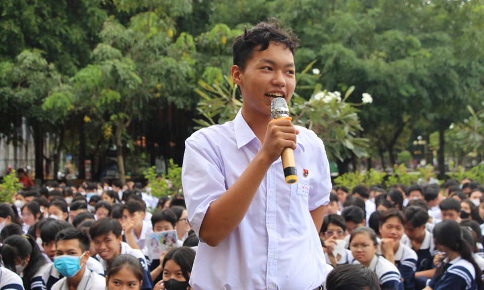 Thủ Thừa tăng cường kiểm soát an toàn giao thông đối với học sinh