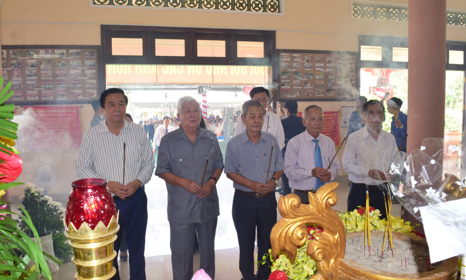 Thạnh Hoá tổ chức Lễ giỗ lần thứ 51 các liệt sĩ Trung đoàn 207