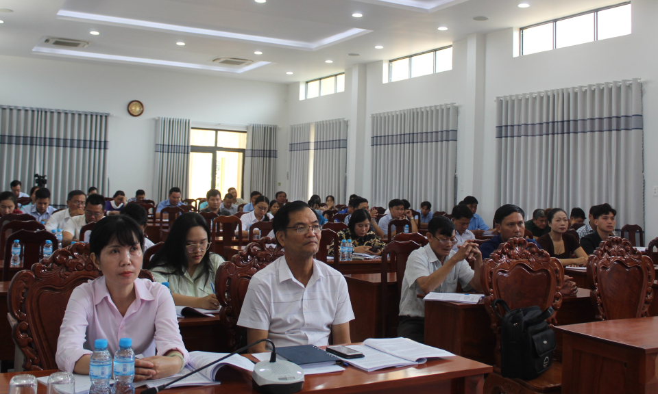 Đức Huệ bồi dưỡng kiến thức kinh tế tập thể, hợp tác xã 