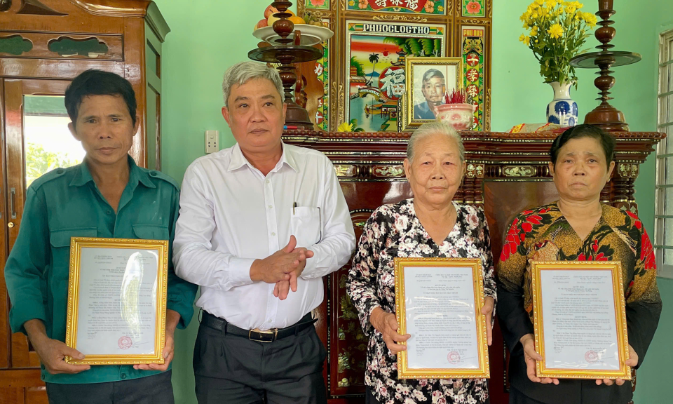 Châu Thành bàn giao 04 công trình sữa chữa nhà Tình nghĩa