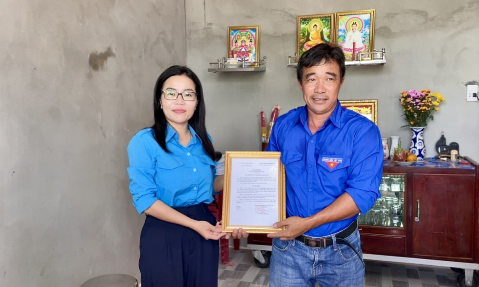 Tỉnh đoàn bàn giao nhà Tình bạn tại Tân Hưng