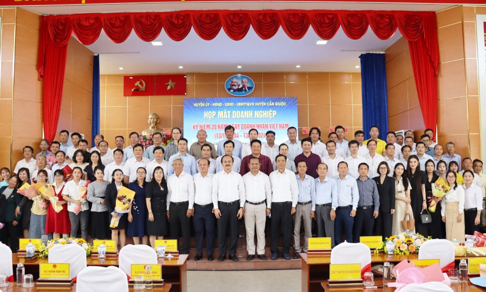 Cần Giuộc họp mặt kỷ niệm 20 năm Ngày doanh nhân Việt Nam