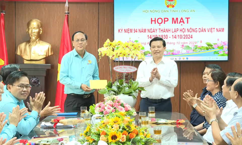 Lãnh đạo tỉnh thăm, chúc mừng Ban Tổ chức Tỉnh ủy và Hội Nông dân tỉnh 