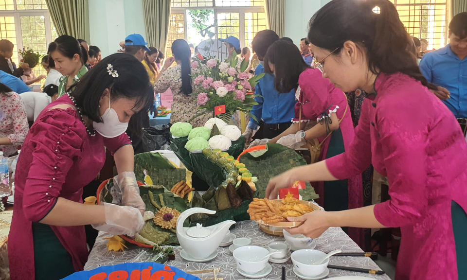 Huyện Tân Thạnh hội thi trang trí kỷ niệm ngày thành lập Hội LHPN Việt Nam 