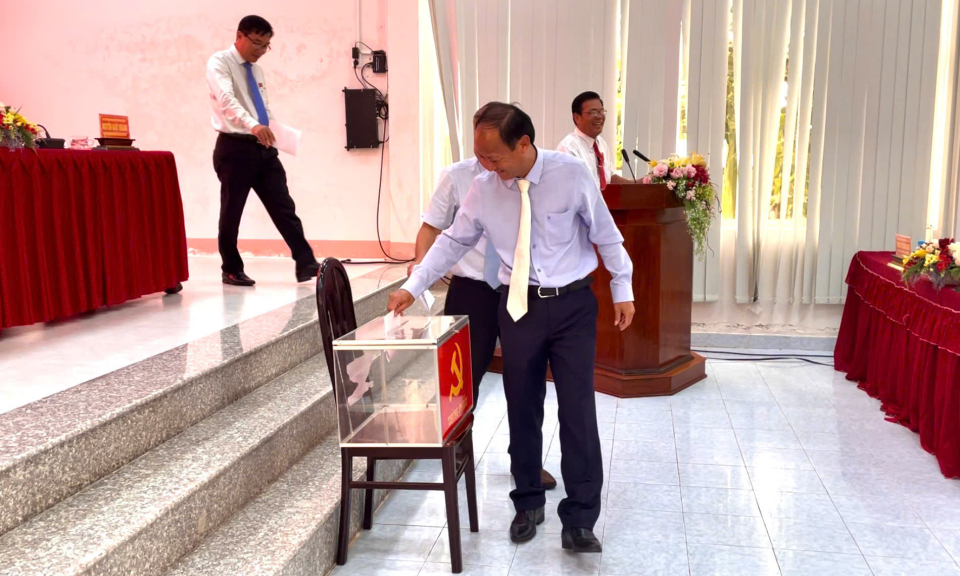 Tân Hưng ra soát, bổ sung quy hoạch cán bộ