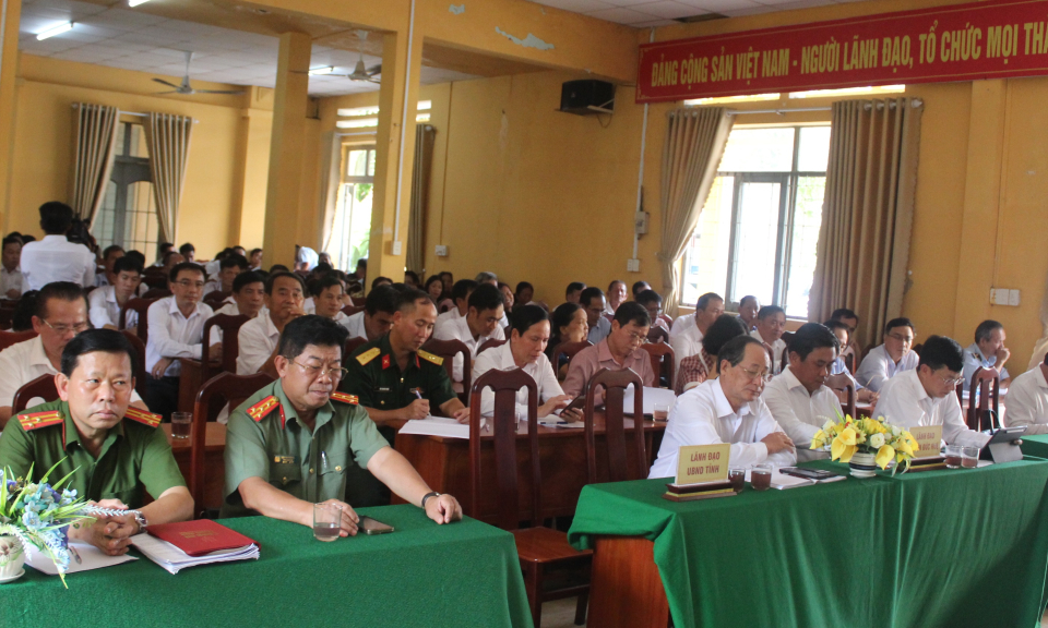 Đại biểu Quốc hội tiếp xúc cử tri huyện Đức Huệ 
