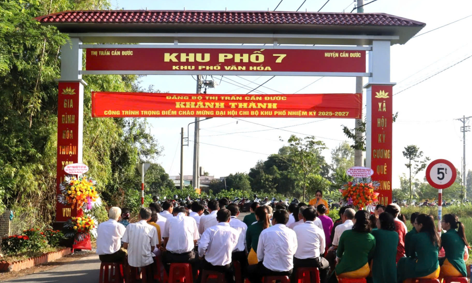  Khánh thành cổng khu phố 7 thị trấn Cần Đước