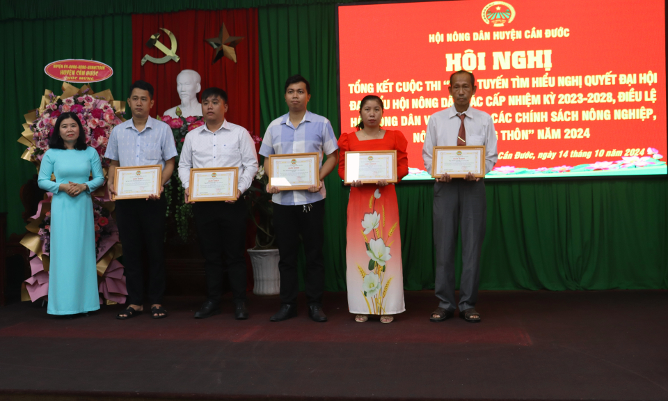 Cần Đước họp mặt kỷ niệm 94 năm ngày thành lập Hội Nông dân Việt Nam