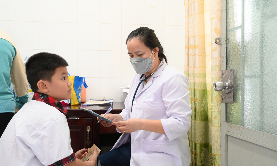 Giám sát chiến dịch tiêm vắc xin phòng, chống dịch sởi tại Long An