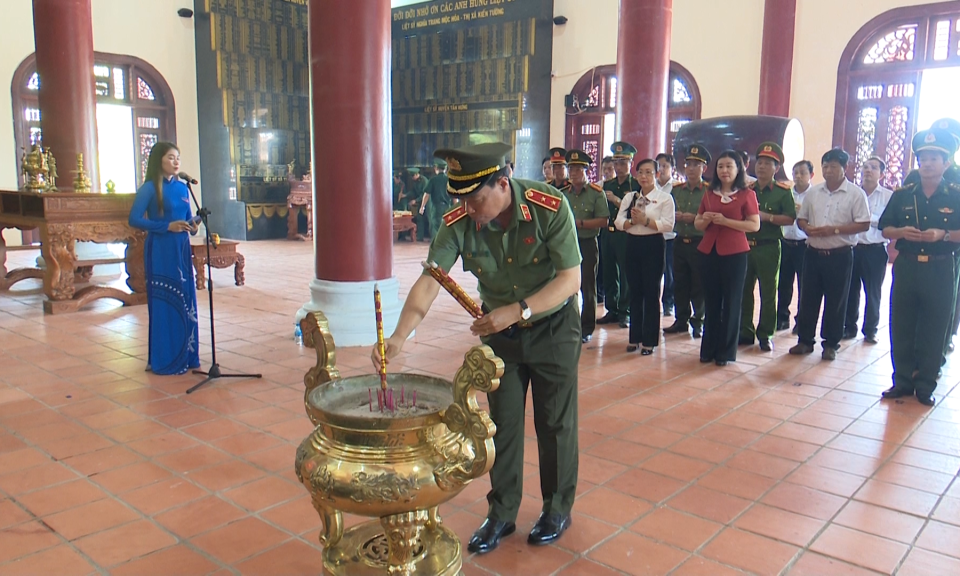 Đoàn đại biểu Quốc hội tỉnh Long An dâng hương tại Di tích lịch sử Quốc gia khu vực  Đồn Long Khốt 