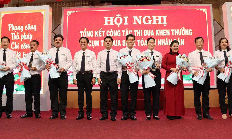 Cụm Thi đua số 9 của Toà án Nhân dân tối cao tổng kết thi đua, khen thưởng