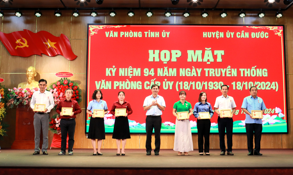 Họp mặt kỷ niệm Ngày truyền thống Văn phòng cấp ủy tại Cần Đước