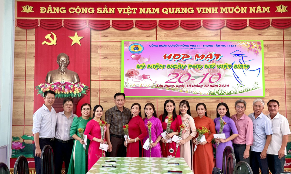 Phòng Văn hóa và Thông tin Tân Hưng họp mặt kỷ niệm Ngày thành lập Hội Liên hiệp Phụ nữ Việt Nam
