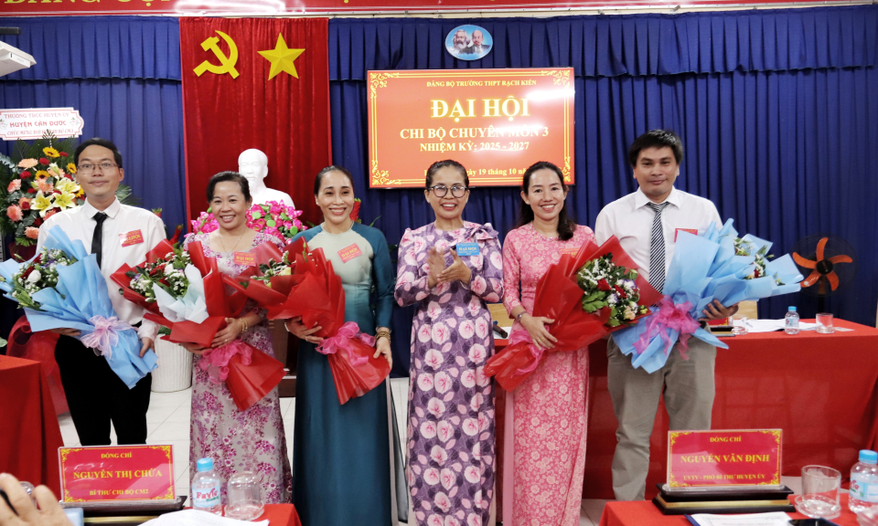 Đại hội Chi bộ điểm Trường trung học phổ thông Rạch Kiến