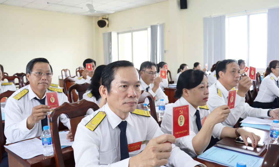Đại hội Chi bộ Chi cục Thuế khu vực Cần Giuộc - Cần Đước