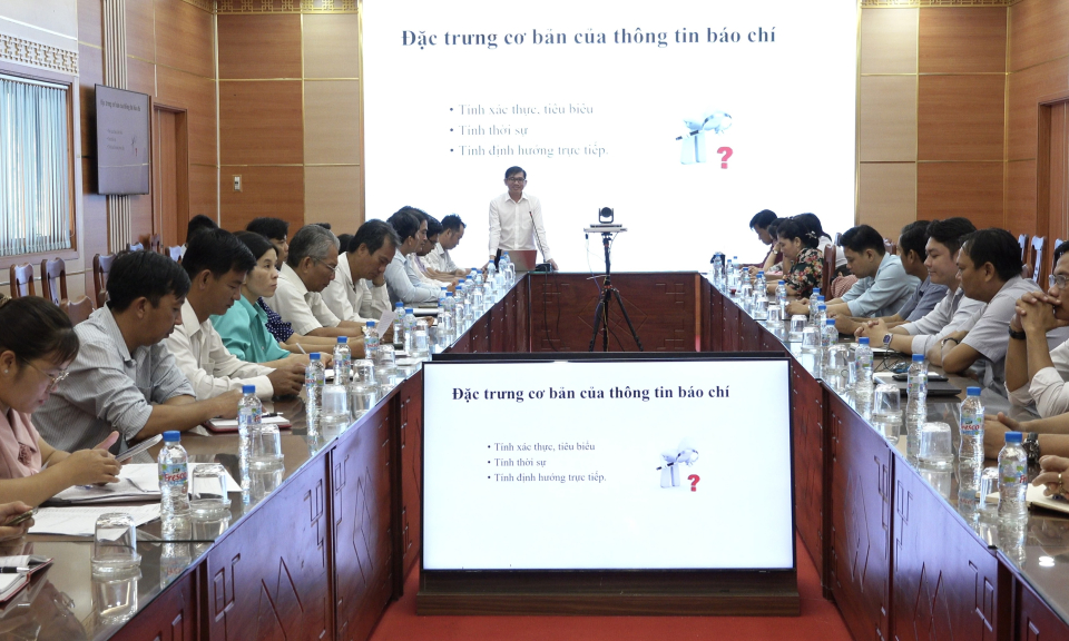 Châu Thành nâng cao năng lực cho cán bộ thông tin và truyền thông