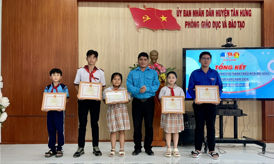 Tân Hưng trao giải thưởng Cuộc thi Sáng tạo thanh thiếu niên, nhi đồng năm 2024