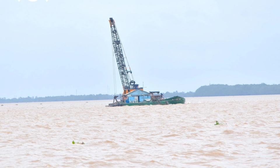 Bến Tre đấu giá 03 mỏ cát giá cao hơn giá khởi điểm hàng chục lần