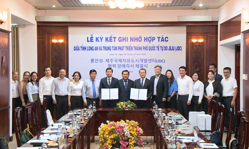 Lãnh đạo tỉnh làm việc với Trung tâm Phát triển thành phố quốc tế  tự do Jeju (JDC)