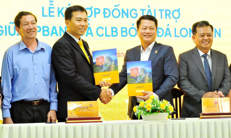 Bóng đá Long An được nhân tài trợ tham dự giải hạng Nhất