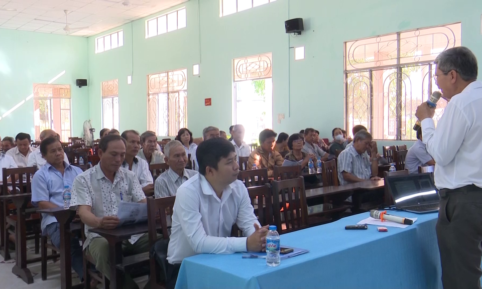 Hội Nông dân tỉnh tập huấn phân loại rác thải sinh hoạt 