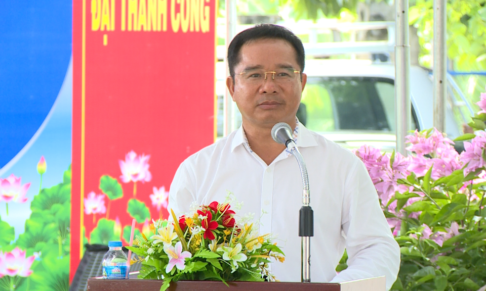 Bí thư Tỉnh ủy dự Ngày hội Đại đoàn kết toàn dân tộc tại Thủ Thừa