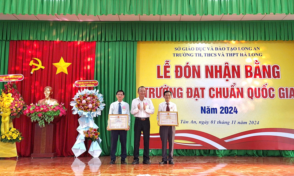 Trường Hà Long đón nhận trường đạt chuẩn quốc gia Mức độ 1