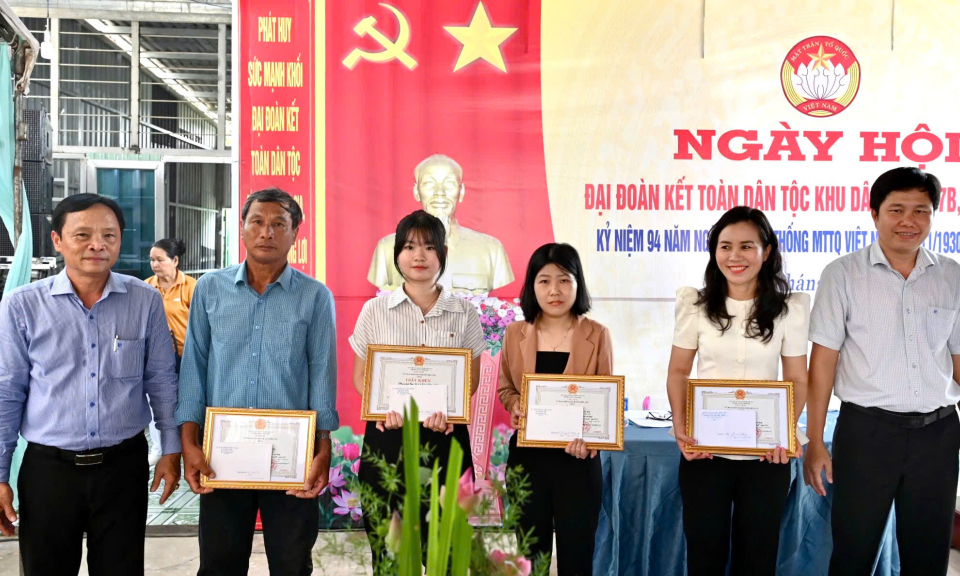 Ngày hội Đại đoàn kết dân tộc tại Khu Dân cư xã Mỹ Yên