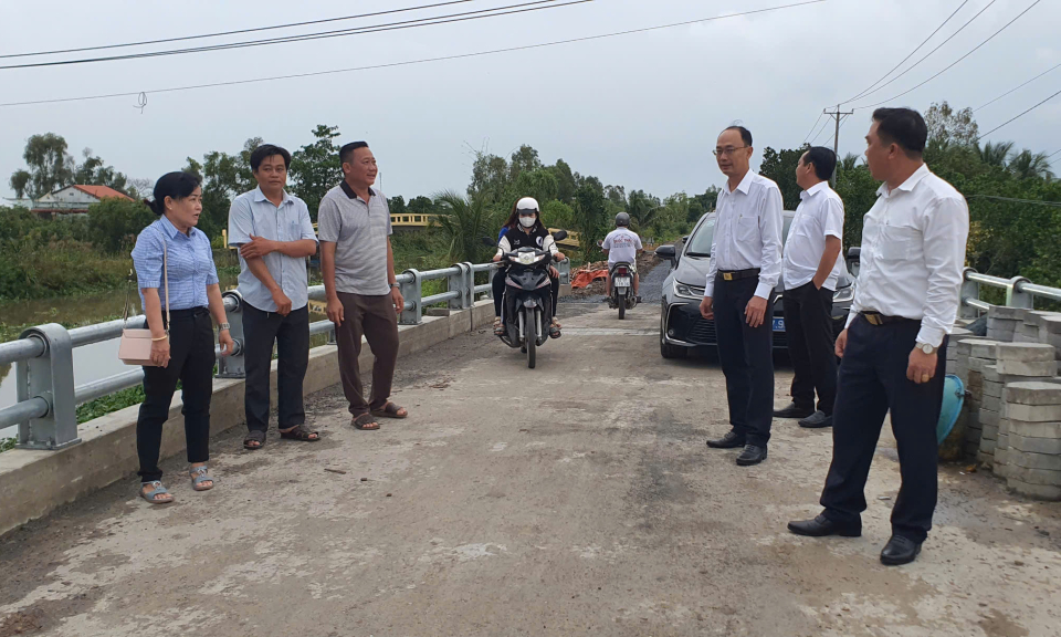 Bí thư Huyện ủy Tân Thạnh kiểm tra các công trình trọng điểm 