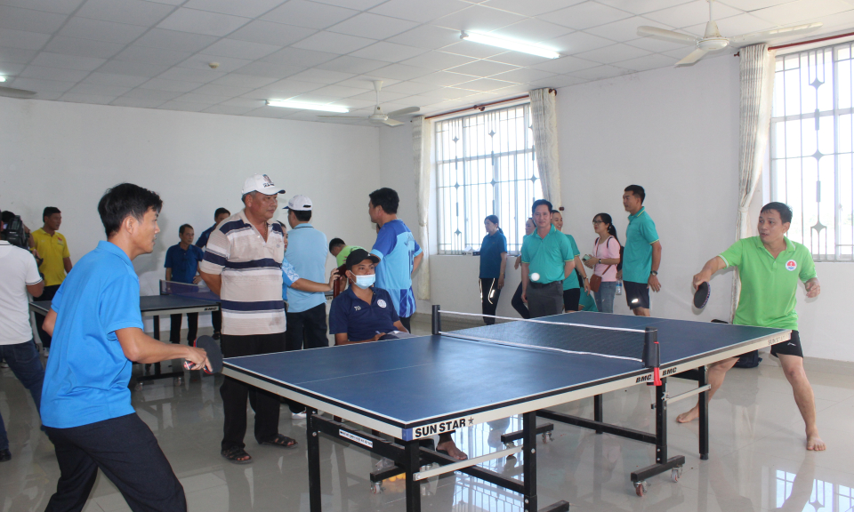 Đức Huệ tổ chức hội thao chào mừng ngày Nhà giáo Việt Nam 20/11