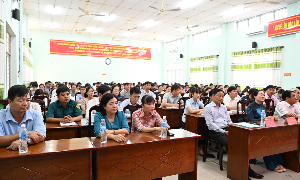 Bến Lức khai giảng lớp bồi dưỡng cán bộ nguồn cấp ủy cơ sở 