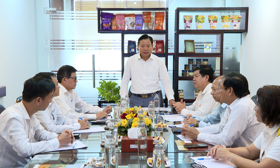 Lãnh đạo UBND tỉnh thăm, động viên Công ty Cổ phần Chế biến hàng xuất khẩu Long An